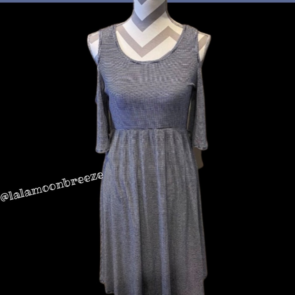 ✅Gorgeous Blue & White Striped Dress - Picture 3 of 9